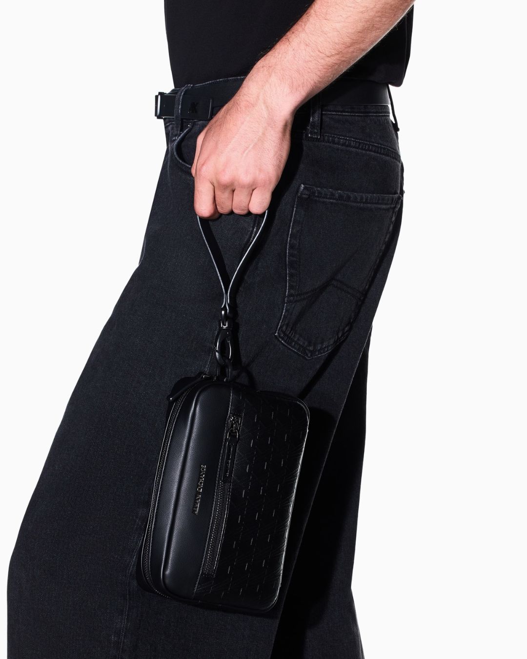 Beauty case effetto pelle con logo in rilievo Nero XM003583 AF26662 UC001 ARMANI EXCHANGE