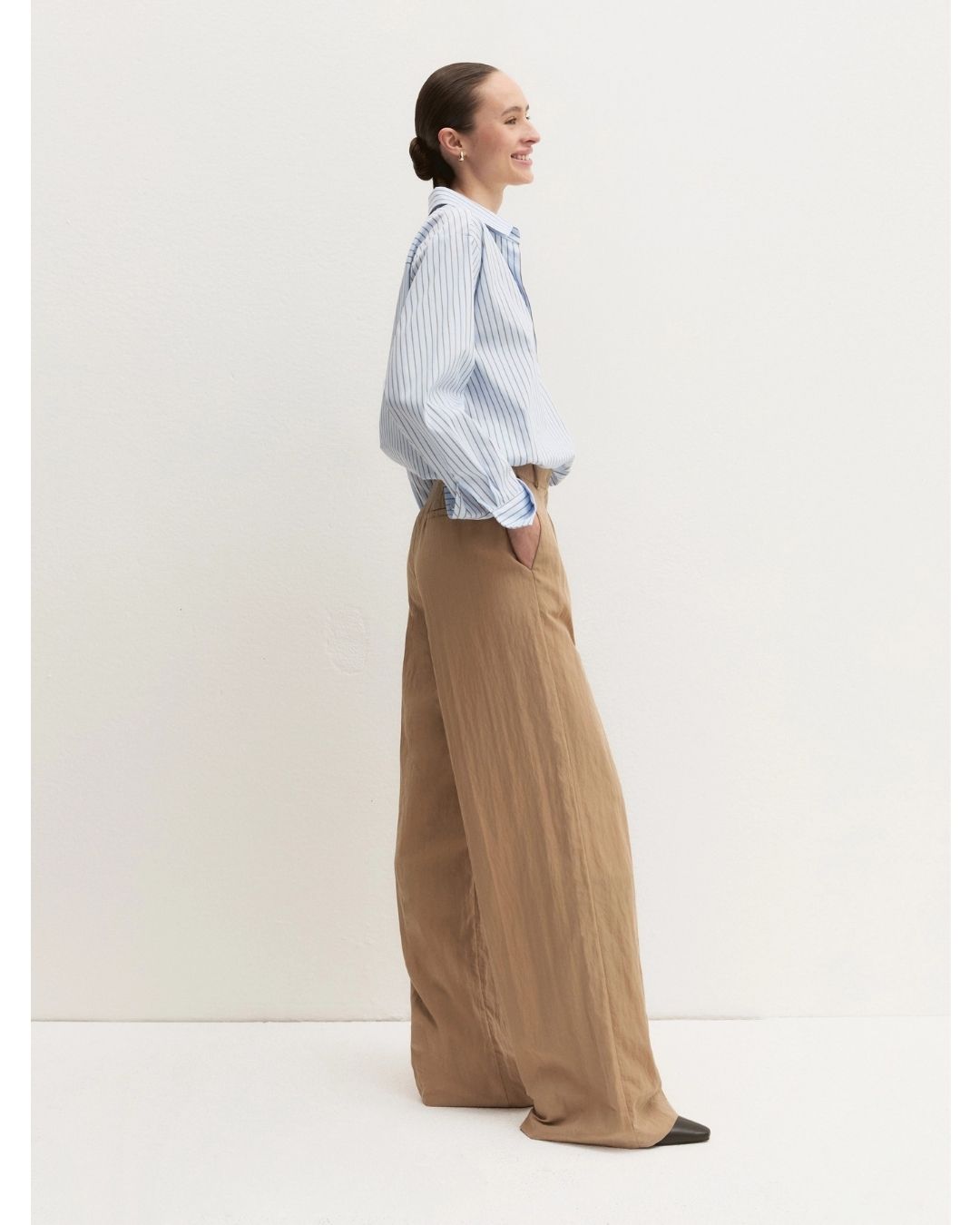 Pantalone wide leg in tessuto crinckle Naturale 2625136024200 001 EMME MARELLA