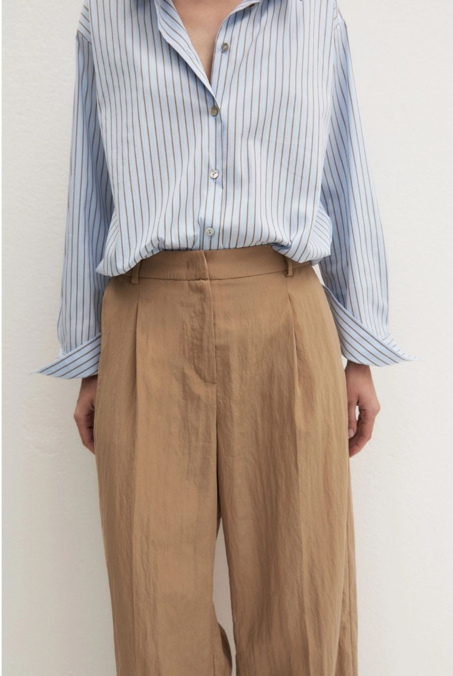 Pantalone wide leg in tessuto crinckle Naturale 2625136024200 001 EMME MARELLA