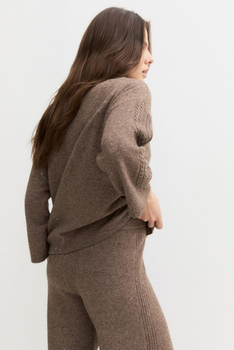 Maglia morbida in misto lana con paillette Tortora 2625366092200 002 EMME MARELLA