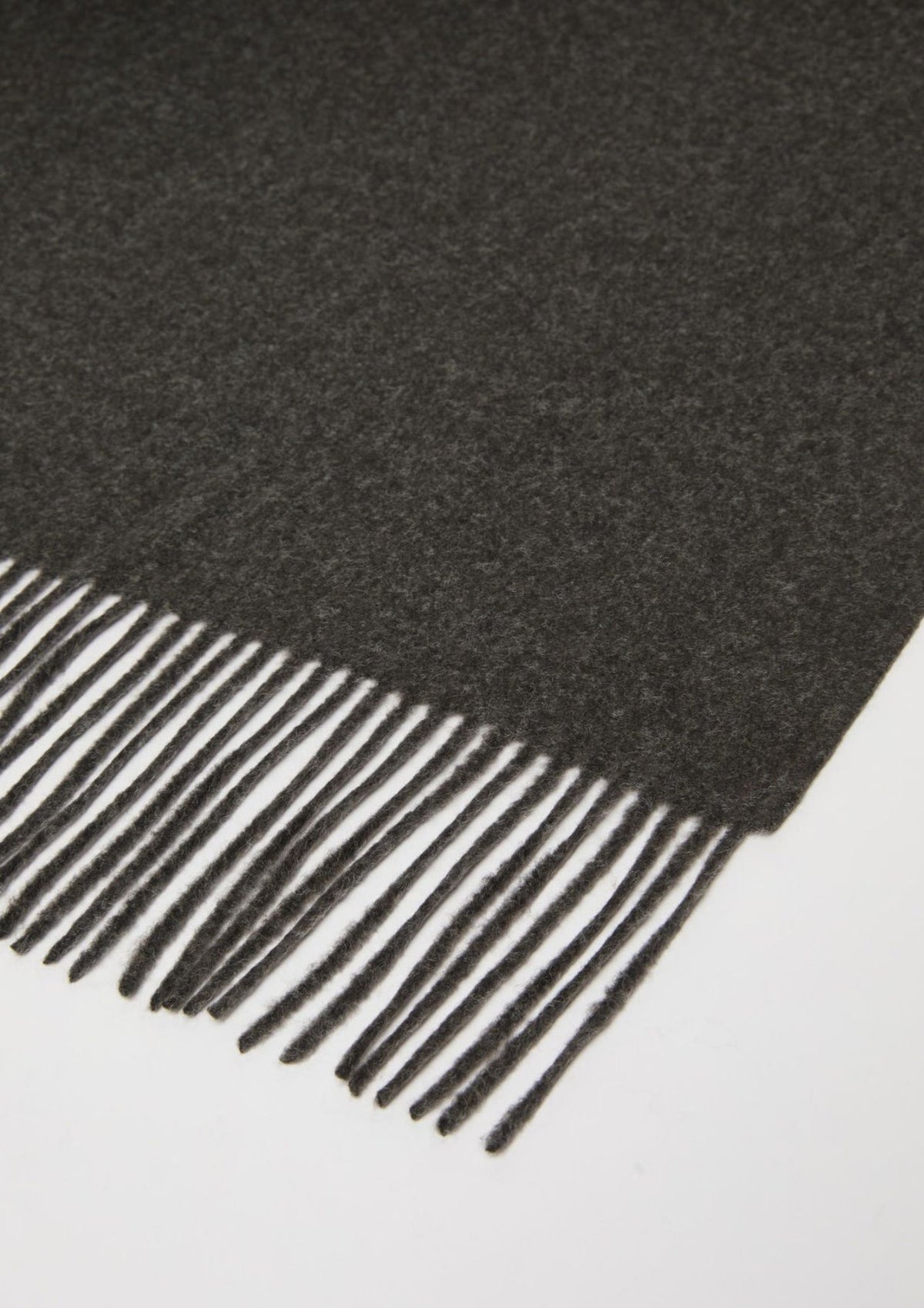Sciarpa con frangia Emmsupremo Grigio Scuro 2625546011200 002 EMME MARELLA