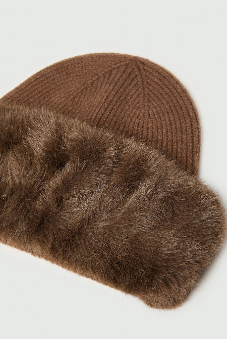 Berretto con bordo in tessuto furry Marrone 2625576042200 002 EMME MARELLA