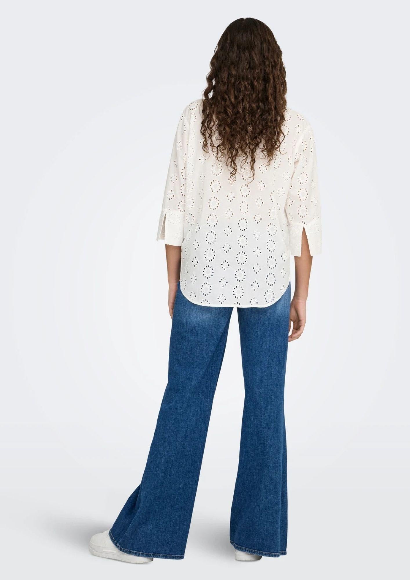 15292179 Cloud Dancer JACQUELINE DE YONG