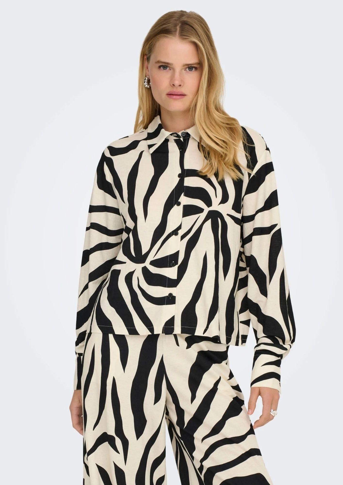 Only Camicia Donna Sakura Bianco e Nero 15366883 Black FLOWER ONLY