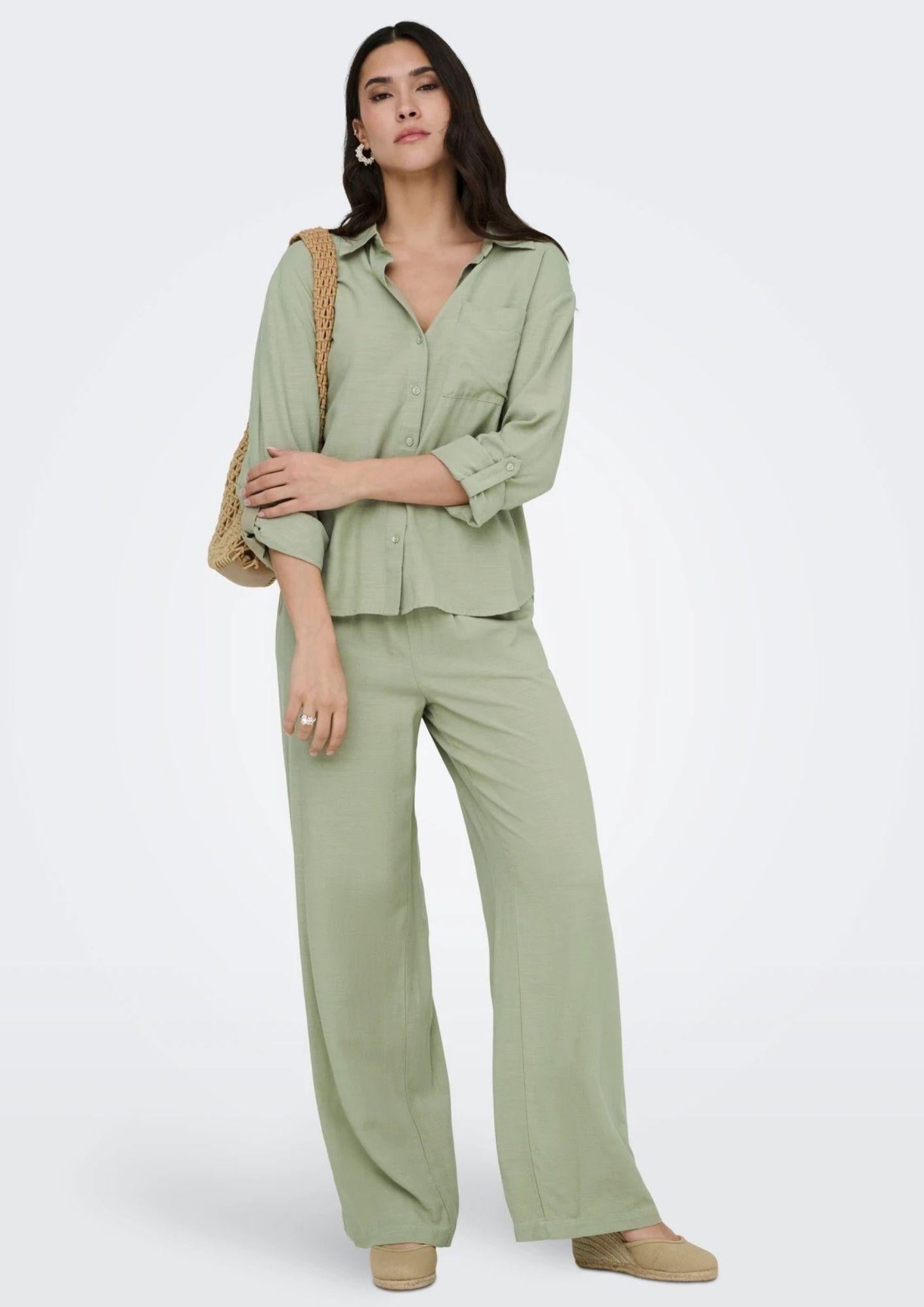 15346559 Laurel Oak JACQUELINE DE YONG