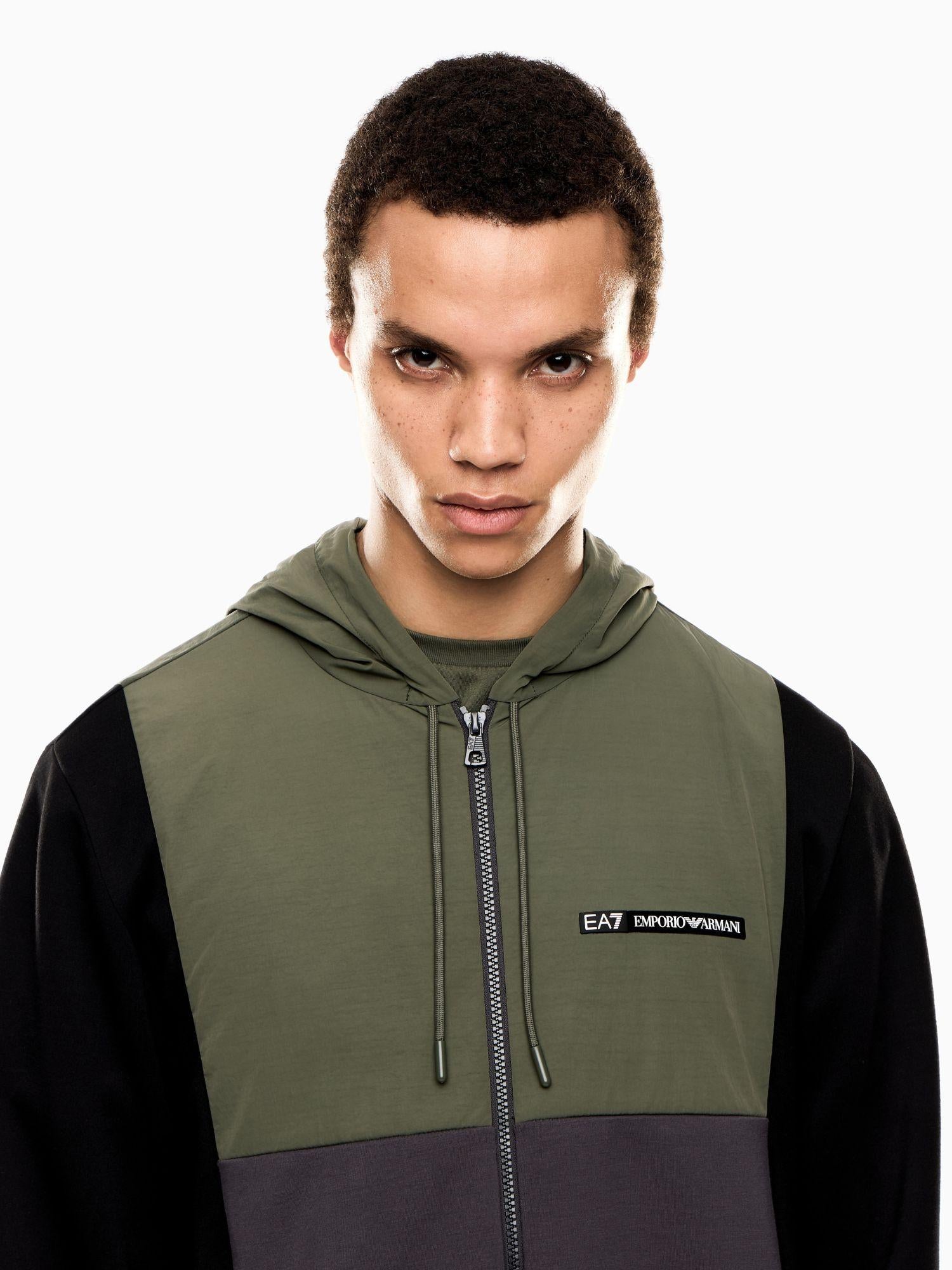 EA7 Emporio Armani Felpa con cappuccio Athletic Colour Block in nylon e misto viscosa Uomo Verde 7M000938 AF17003 U8100 EA7 EMPORIO ARMANI