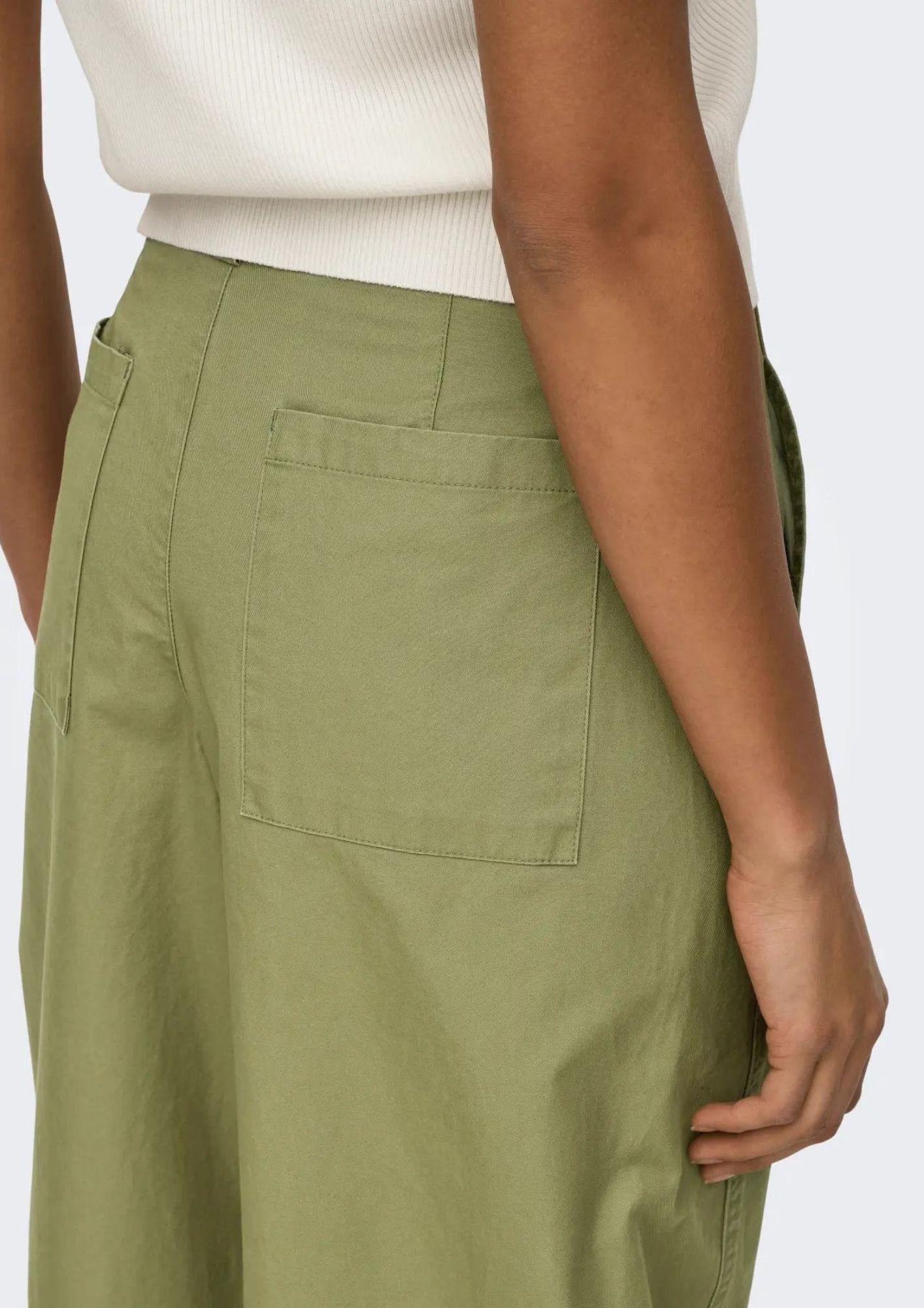 15367918 Dried Herb JACQUELINE DE YONG