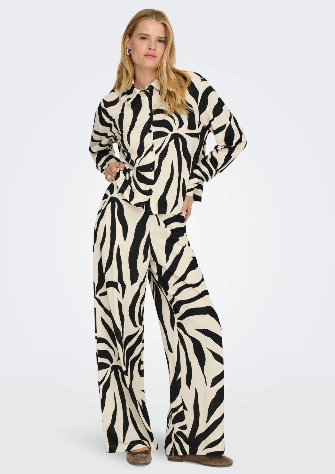 Only Camicia Donna Sakura Bianco e Nero 15366883 Black FLOWER ONLY