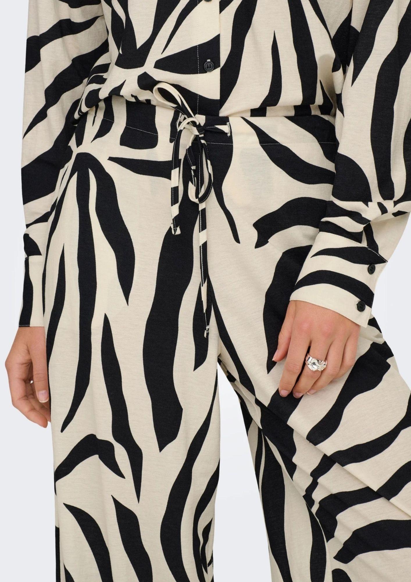 Only Pantalone Donna Sakura Bianco e Nero 15366882 Black FLOWER ONLY