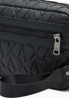 Borsa con motivo a rilievo e chiusura con zip Nera XM001272 AF12133 UC001 ARMANI EXCHANGE 