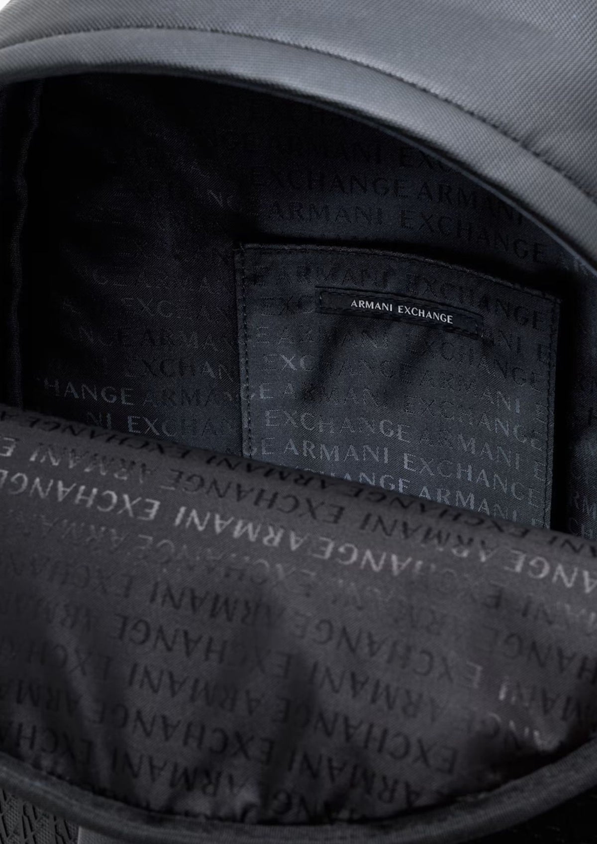 Zaino con banda a contrasto con logo e tasca frontale Nero Acciaio XM003173 AF26691 MC028 ARMANI EXCHANGE 