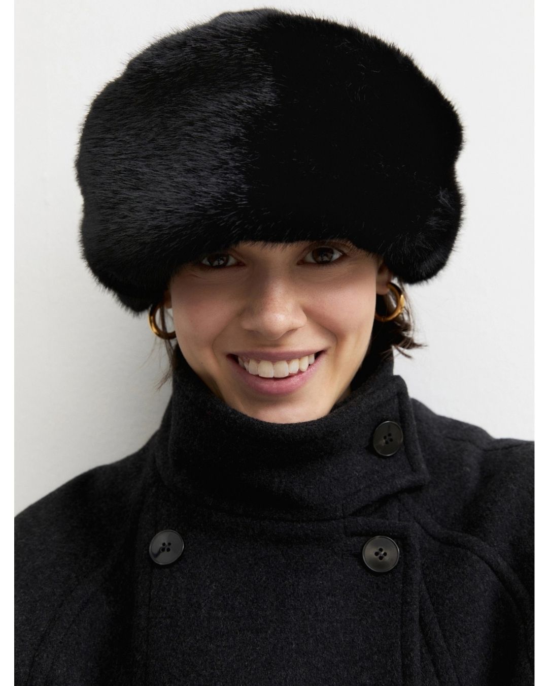 Berretto con bordo in tessuto furry Nero 2625576042200 003 EMME MARELLA 
