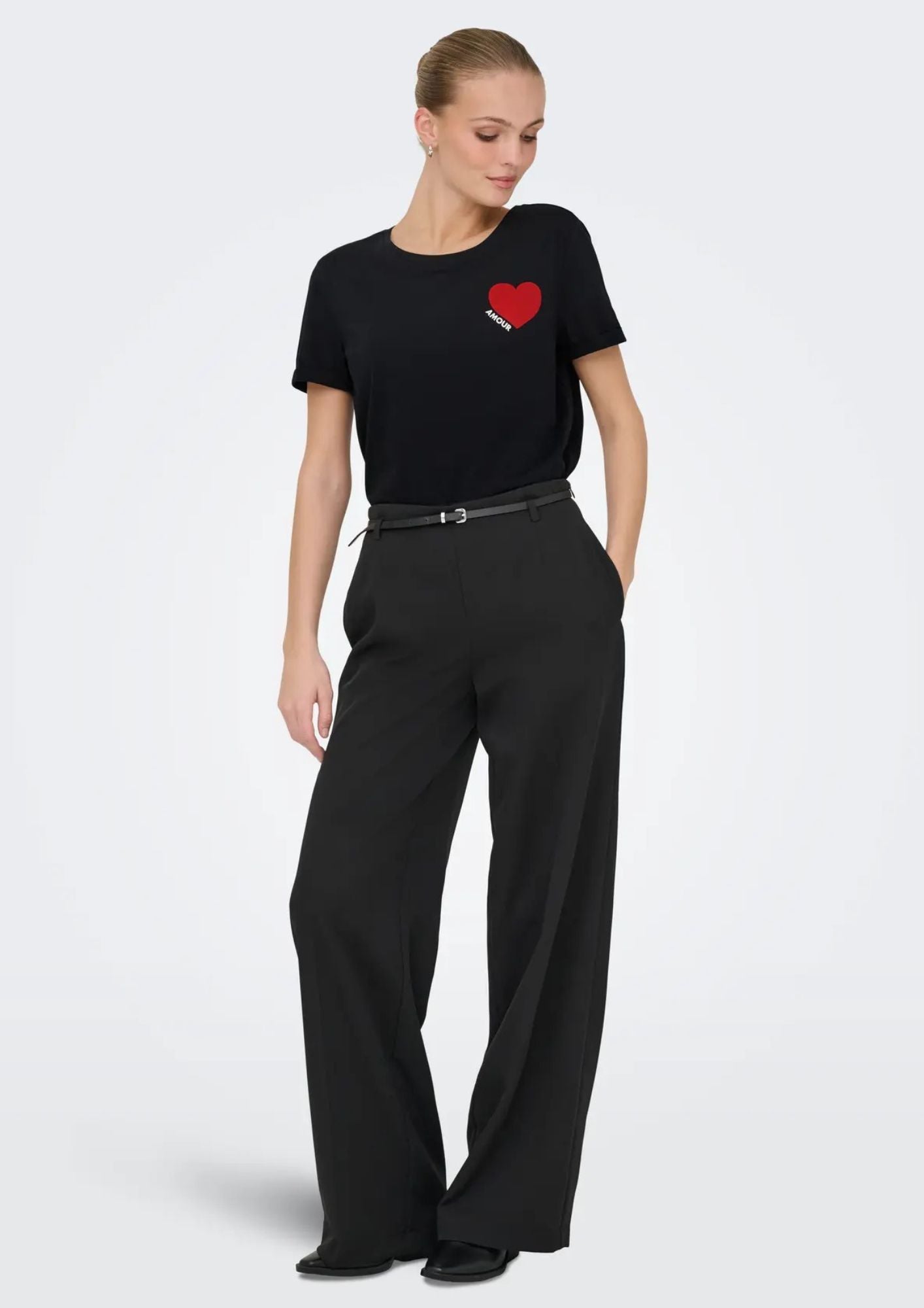  15366452 Black Heart ONLY 
