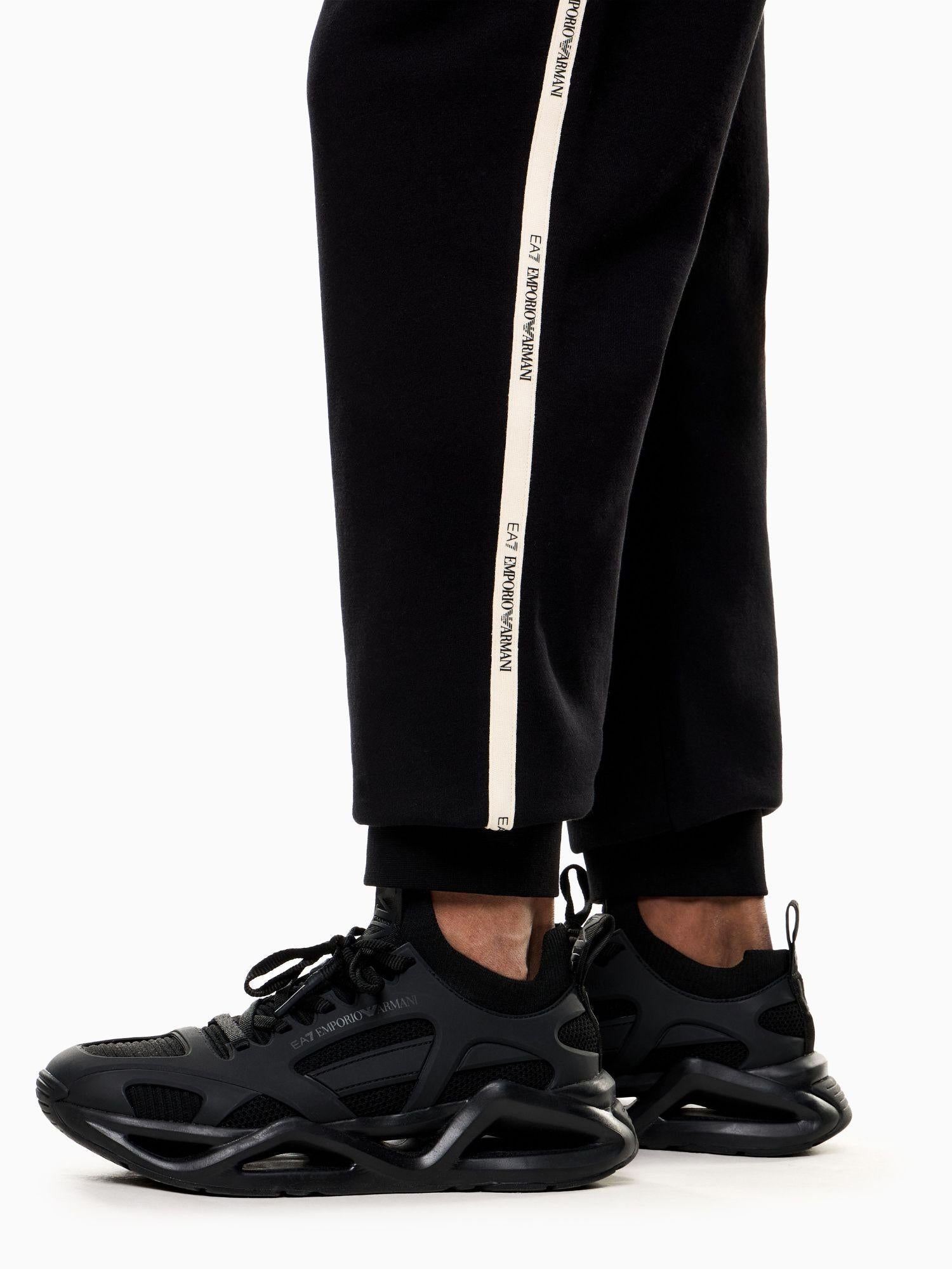 EA7 Emporio Armani Pantaloni Jogger Uomo Logo Series In Misto Cotone Nero 7M000974 AF10377 UC001 EA7 EMPORIO ARMANI 