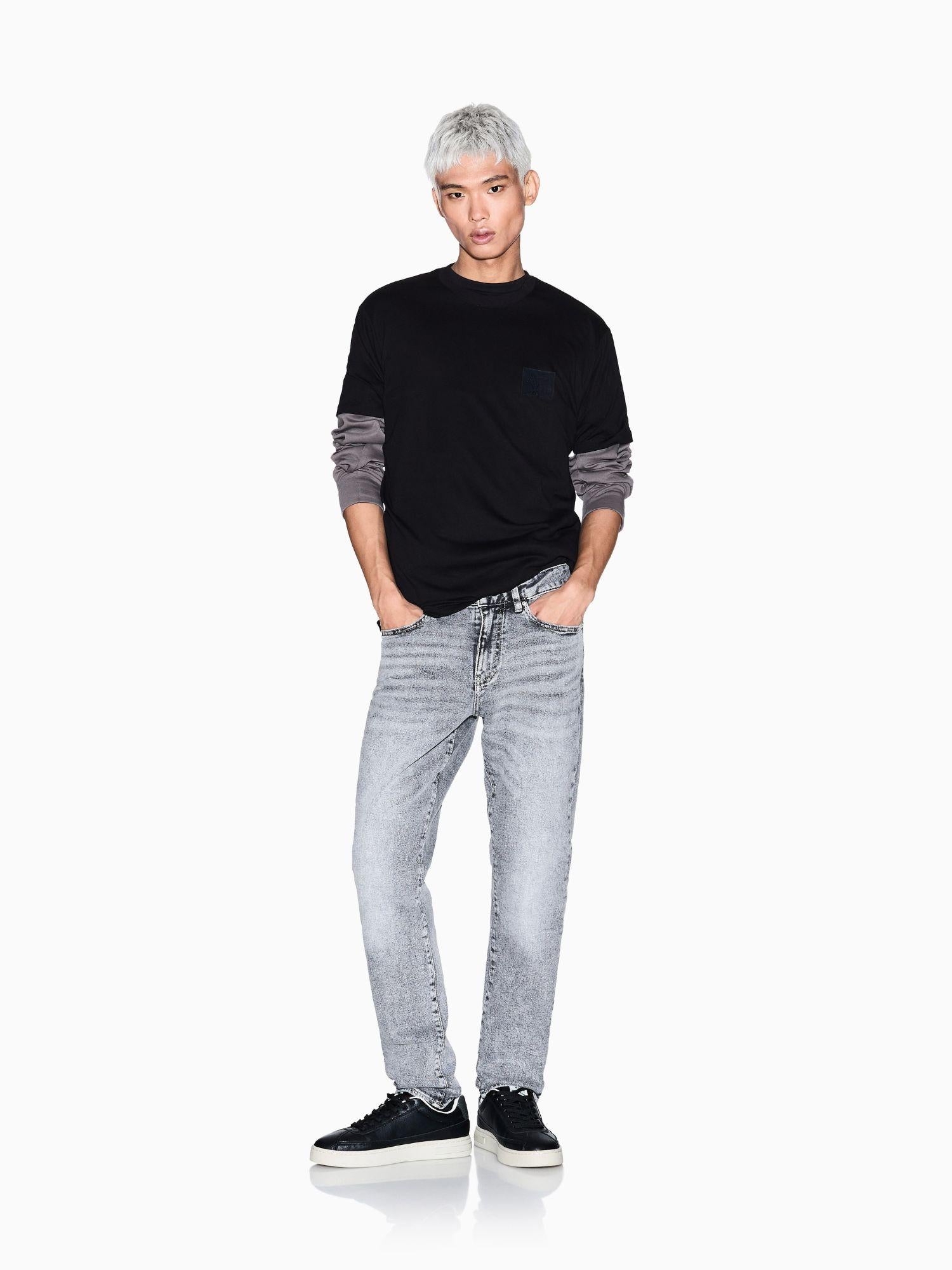 Armani Exchange T-shirt regular fit con patch Uomo Nero XM001456 AF10358 UC001 ARMANI EXCHANGE 