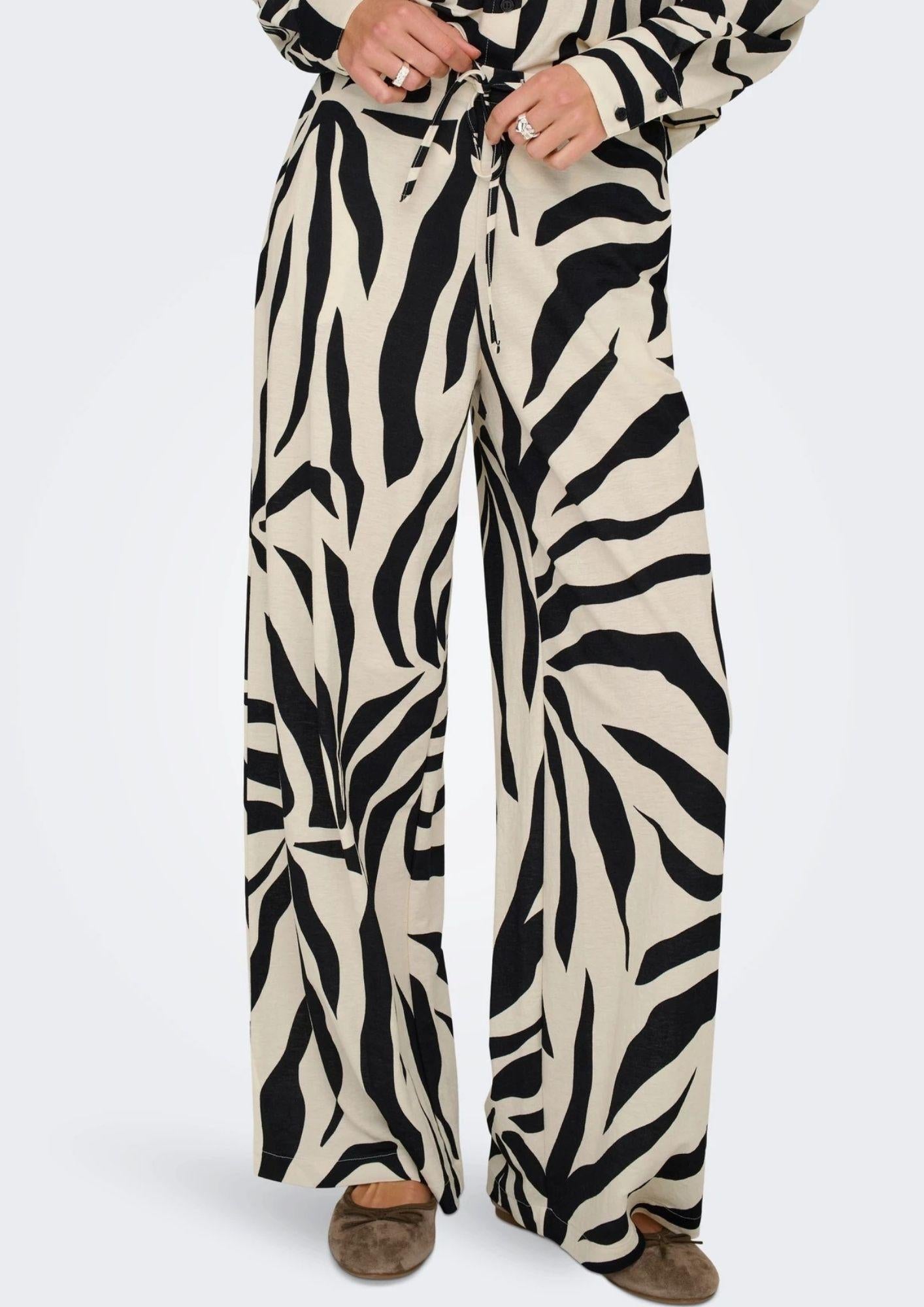 Only Pantalone Donna Sakura Bianco e Nero 15366882 Black FLOWER ONLY 