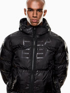 EA7 Emporio Armani Giacca imbottita con cappuccio stampa logo all-over Uomo Nero 7M000697 AF15969 UC001 EA7 EMPORIO ARMANI 