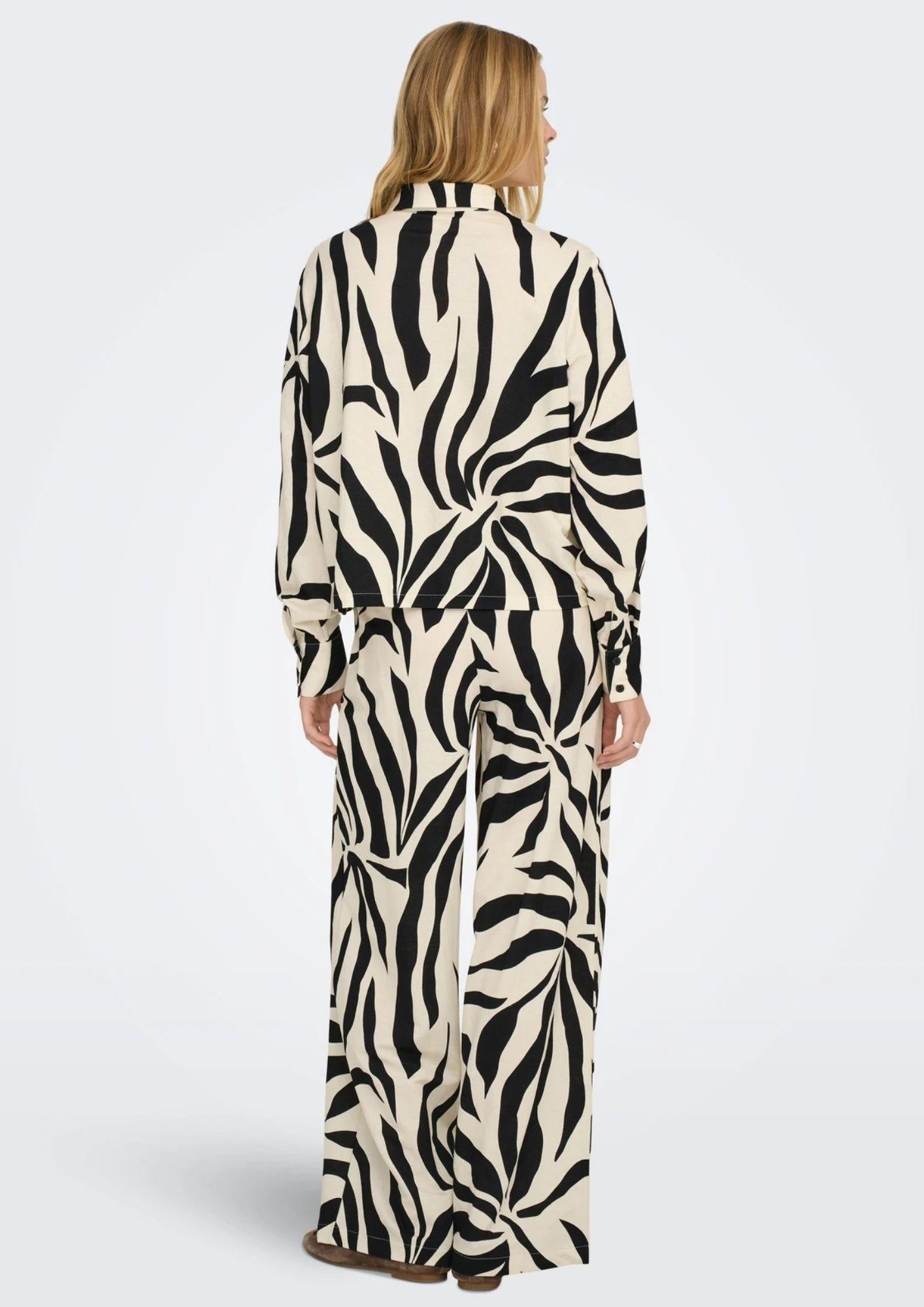 Only Camicia Donna Sakura Bianco e Nero 15366883 Black FLOWER ONLY 