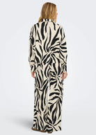 Only Camicia Donna Sakura Bianco e Nero 15366883 Black FLOWER ONLY 