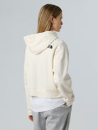 The North Face Felpa Donna Essential Corta In Vita Con Cappuccio Bianco Dune NF0A89EX QLI THE NORTH FACE 