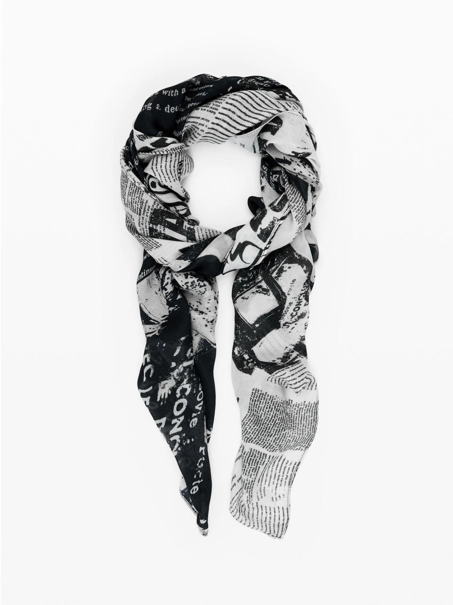 Desigual Foulard rettangolare a stampa giornale Donna Nero 25WAWA12 2000 DESIGUAL 
