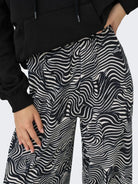 Jacqueline De Yong JDYDEBBIE Pantaloni Wide Fit Donna Nero WHITECAP GRAY GEO 15352943 Black WHITECAP GRAY GEO JACQUELINE DE YONG 