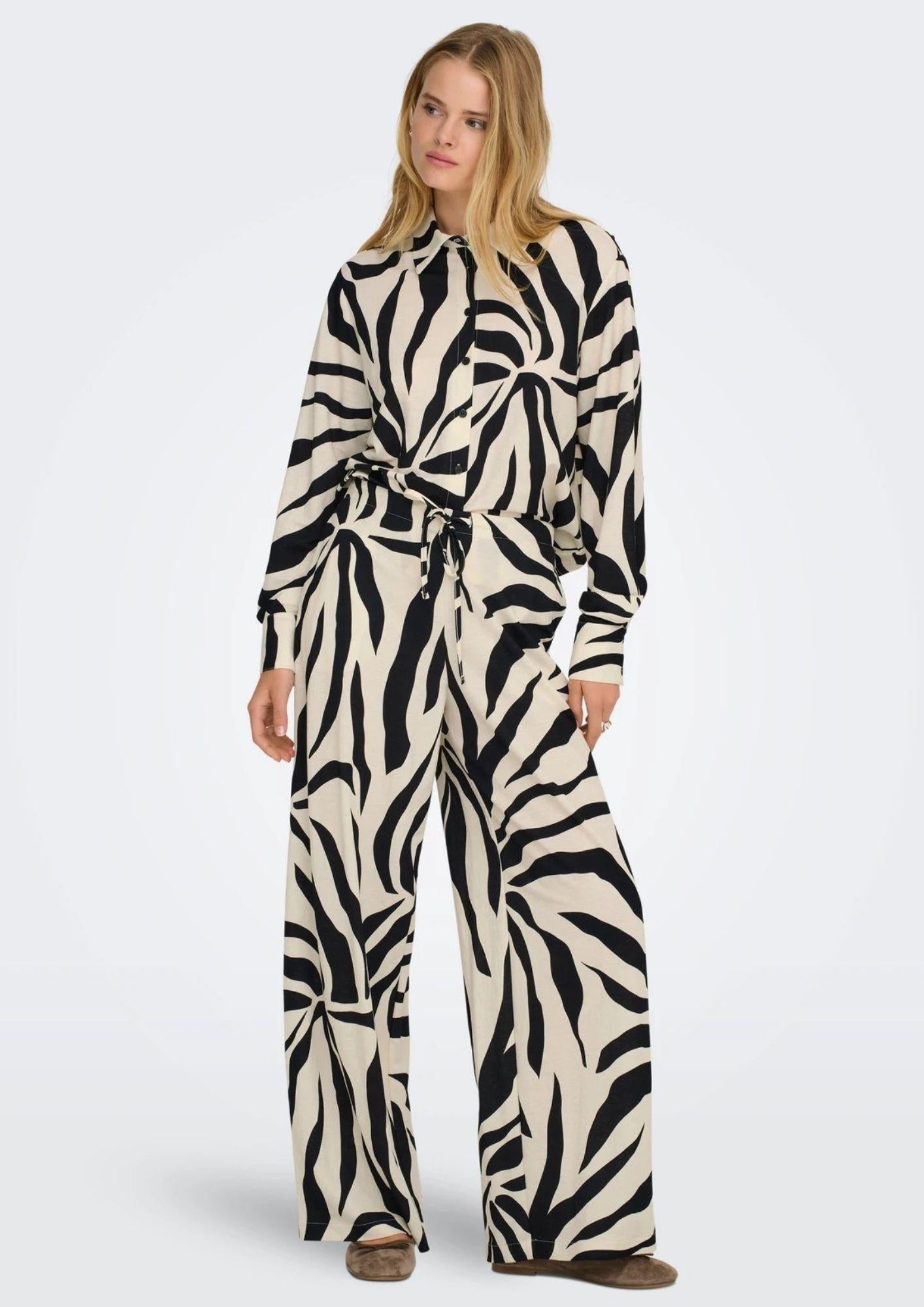 Only Pantalone Donna Sakura Bianco e Nero 15366882 Black FLOWER ONLY 