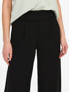 Jacqueline De Yong Pantaloni A Gamba Larga Donna Geggo Wide Leg Fit Nero 15208430 Black BLACK BUTTONS JACQUELINE DE YONG 