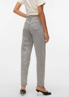 Vero Moda Jeans Donna Tessa A Vita Alta Mom Fit Grigio Chiaro Denim 10308860 Light Grey Denim VERO MODA 