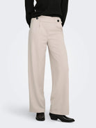 Jacqueline De Yong Pantaloni Donna Wide Fit Chateau Gray Jdygeggo 15208430 Chateau Gray BLACK BUTTONS JACQUELINE DE YONG 