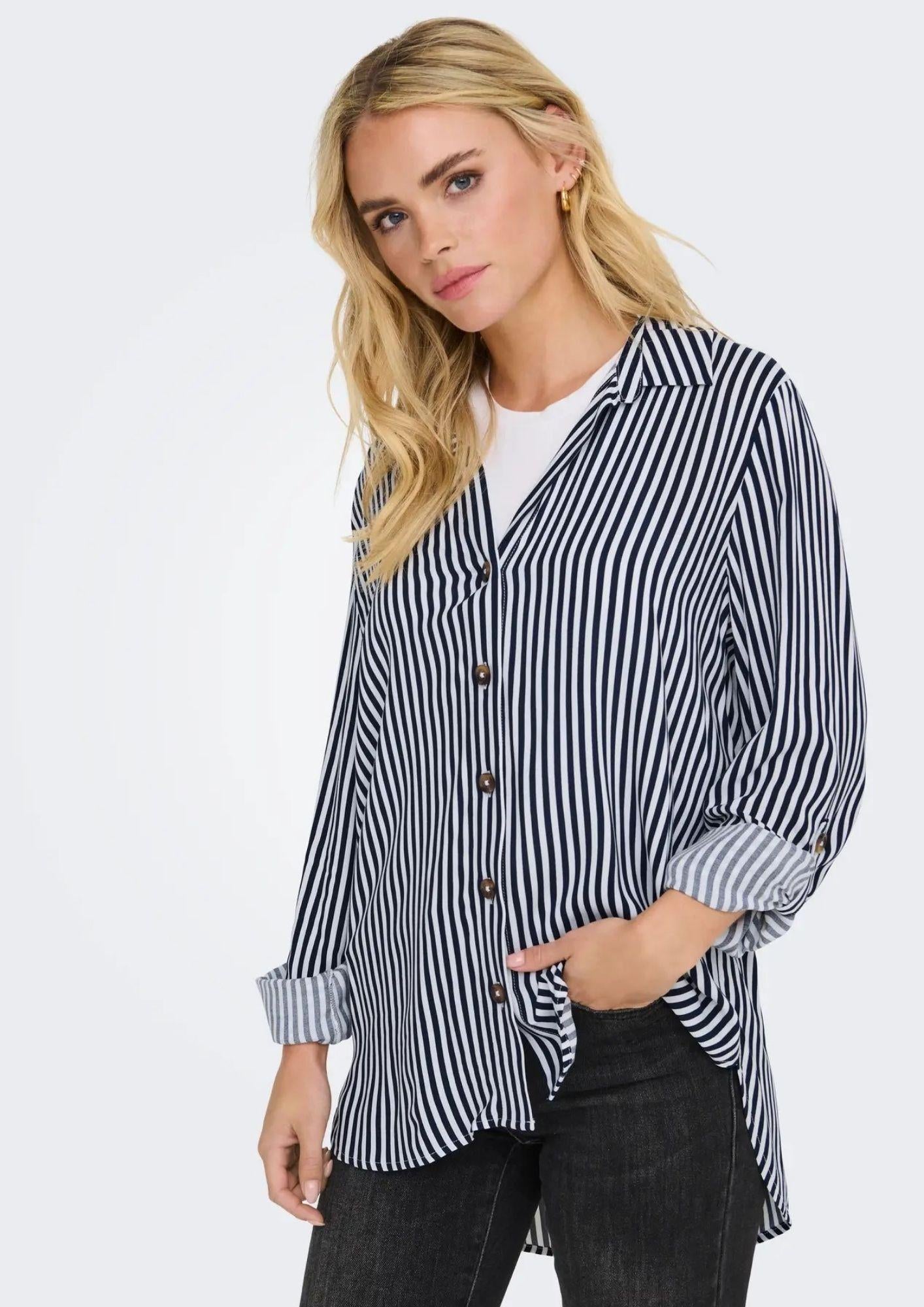  15329311 White SKY CAPTAIN JACQUELINE DE YONG 