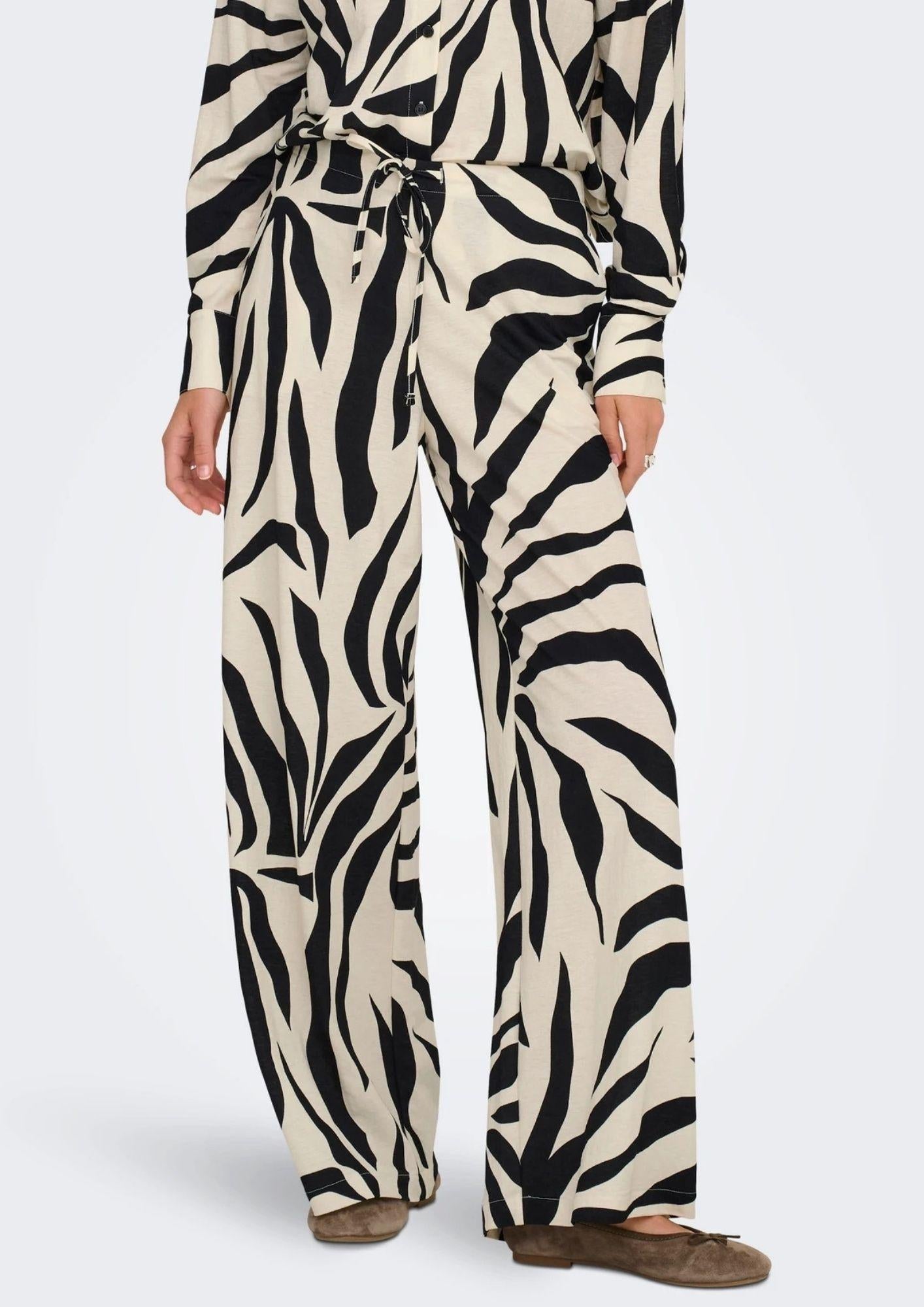 Only Pantalone Donna Sakura Bianco e Nero 15366882 Black FLOWER ONLY 